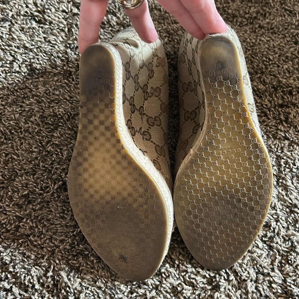 Gucci Brown Wedge Shoes with Peep-Toe Design - Picture 7 of 7